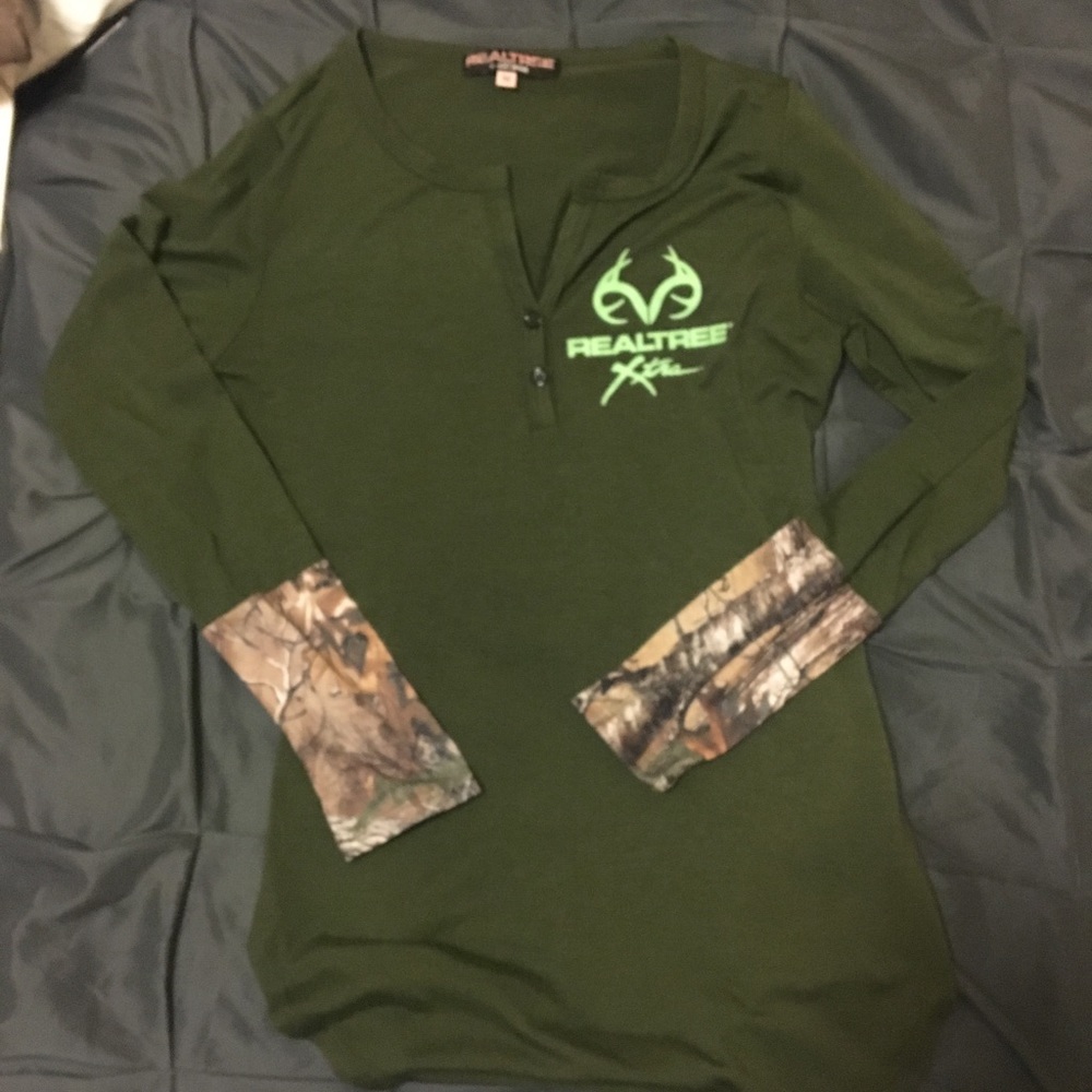 Women’s Realtree long sleeve tee! size M
